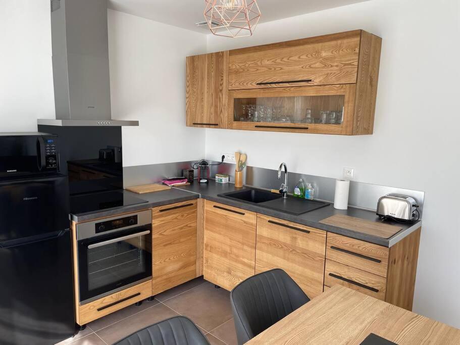 Maison Fleurs De Lys, Climatisee, Wifi Et Parking Privee Gratuit, Lave-Linge, Vernon Giverny Exteriör bild